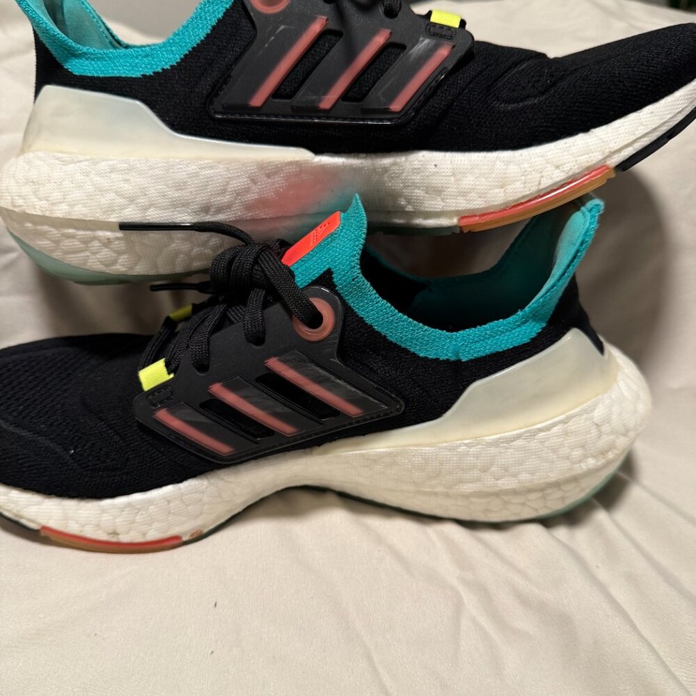 Adidas Ultraboost 22 J Youth 6 / Women’s 7.5 Black Mint Rush Running Shoes